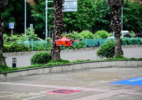 发力低空物流，重庆打造“场景先行—能力配套—生态成型”模式 山城“空中快递员”常态化起航